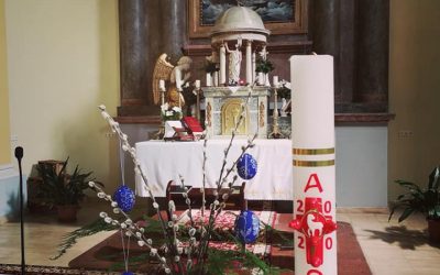 Különleges hímestojások díszitik a templomot