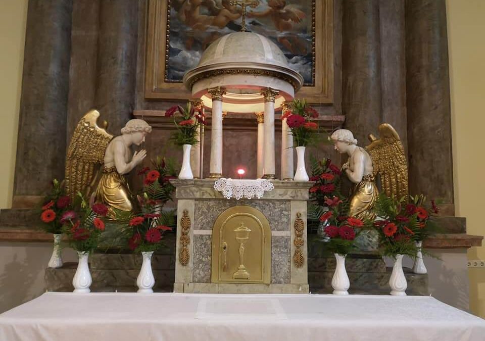 Templomunk pünkösdi díszben!