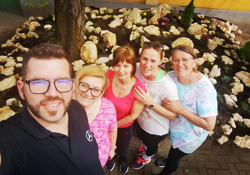 Ismét szebb lett a plébánia udvara