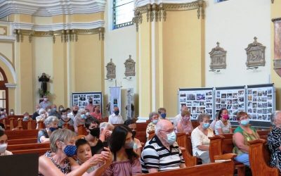 Mesélő képek Isten hajlékában