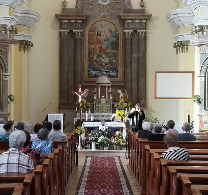 Virágszentelés és keresztelő is volt a Nagyboldogasszony-napi szentmisén