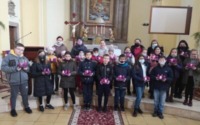 Hittanosaink adventi koszorúkat kötöttek