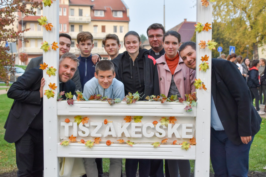 Tiszakécske adott otthont a kalocsa-kecskeméti főegyházmegyei ifjúsági találkozónak – A magyar Kurír beszámolója