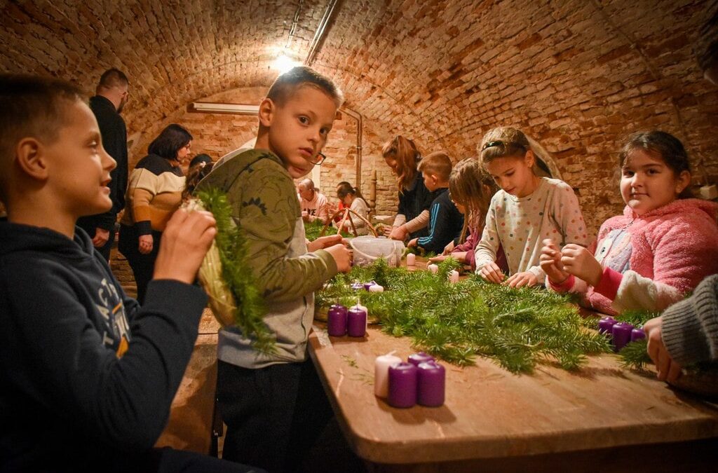 Adventi koszorúkat kötöttünk