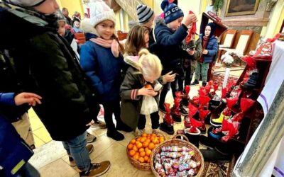„Amerre jár reggelig kiscipőcske megtelik…”