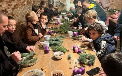 Ebben az évben is koszorúkötéssel kezdtül el az adventet