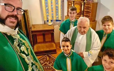 Berszán Lajos atya (Gyimesfelsőlok) a napokban Gelsey Vilmos díjat vehetett át Szegeden.