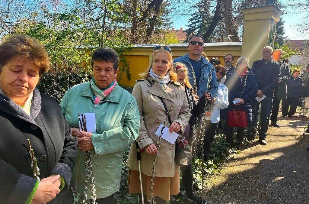 VIRÁGVASÁRNAP – Barkaszentelés a Lourdes-i barlangnál, majd körmenet a jeruzsámi bevonulás emlékére