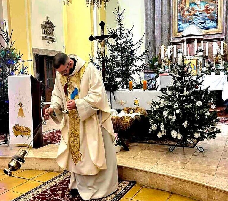 JANUÁR 6. – VÍZKERESZT Urunk megjelenésének ünnepe – Szentmise és vízszentelés templomunkban.